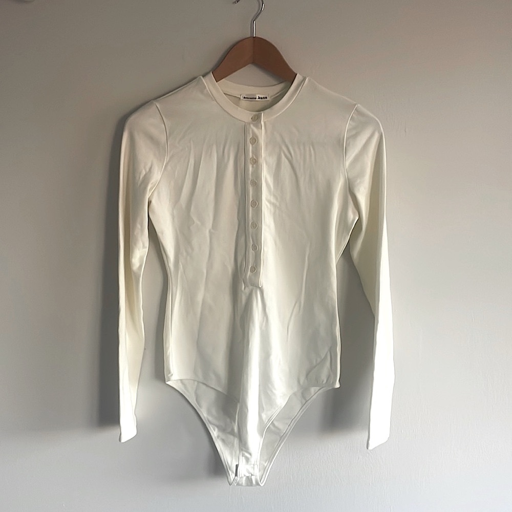 Reformation bodysuit top! New without tags. Mint condition. Non smoking house